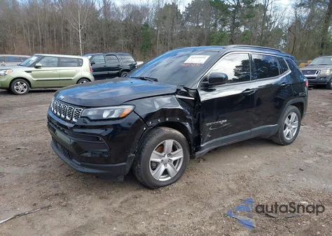 2022 Jeep Compass Latitude Fwd z USA, uszkodzony, nr VIN 3C4NJCBB0NT229808